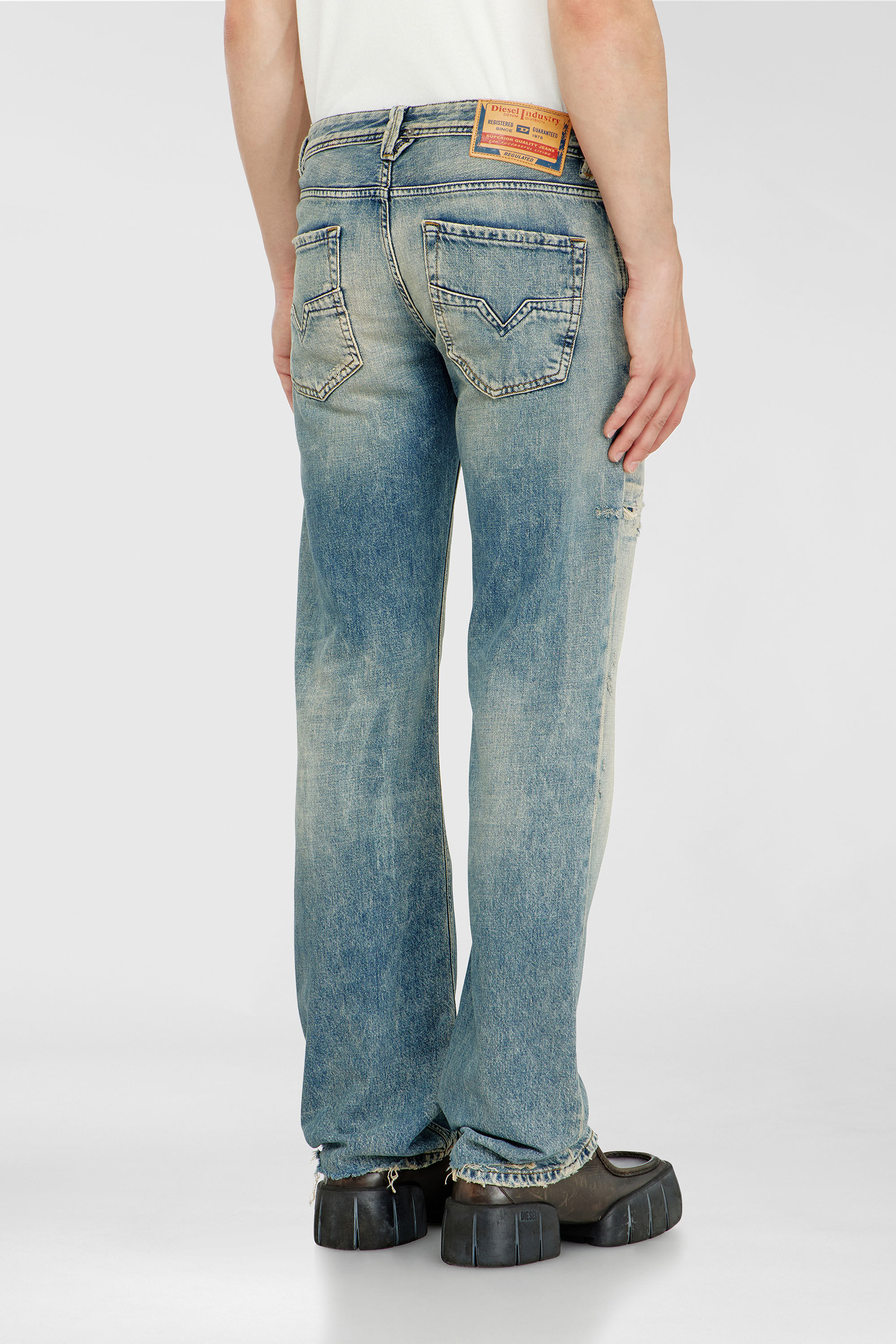 Diesel - Man's Regular Jeans 1985 Larkee 09P62, Medium blue - 5