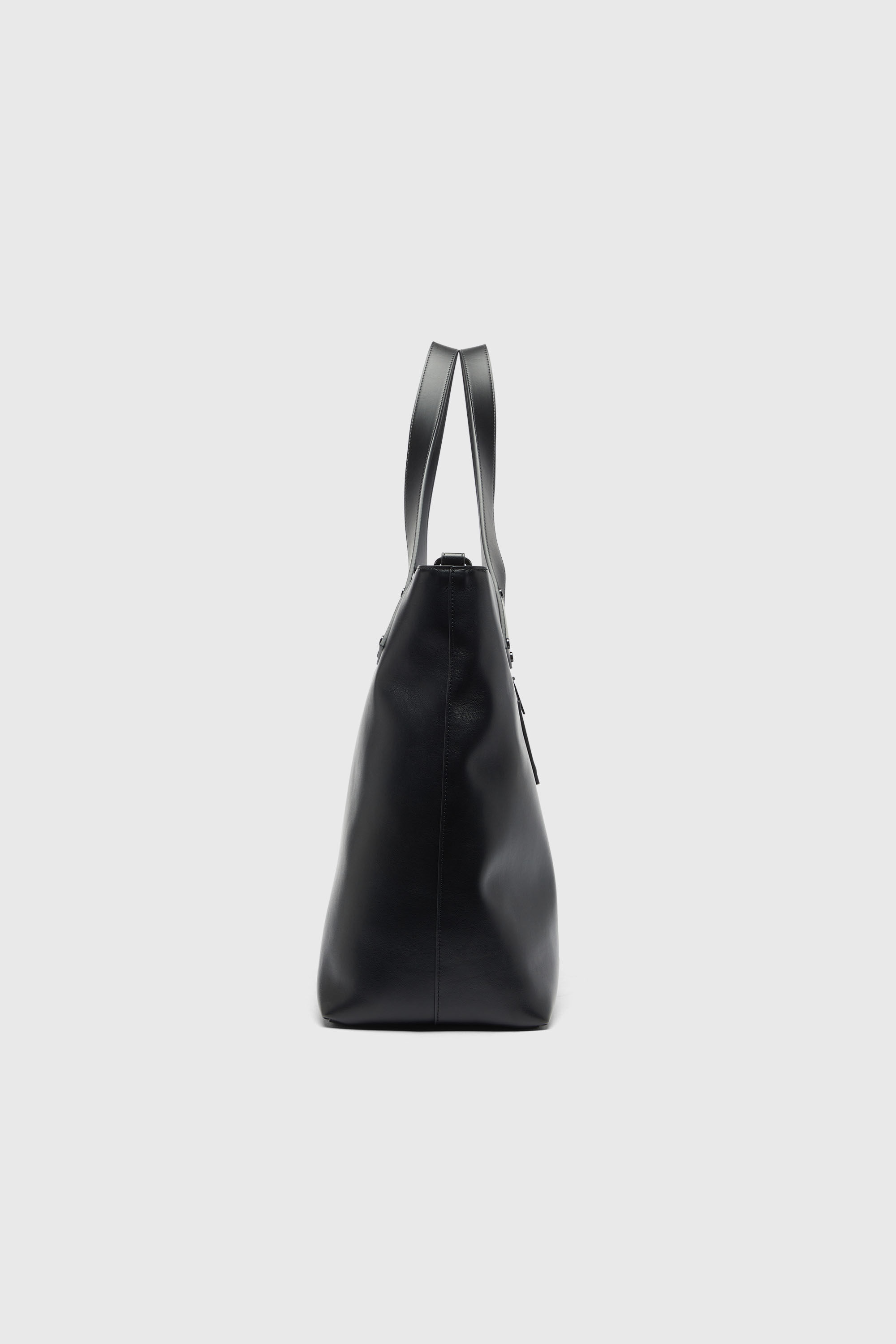 Diesel - RIVET-D TOTE E\W, Man's Rivet-D - Shopping Bag with zip and flap pocket in Black - 4