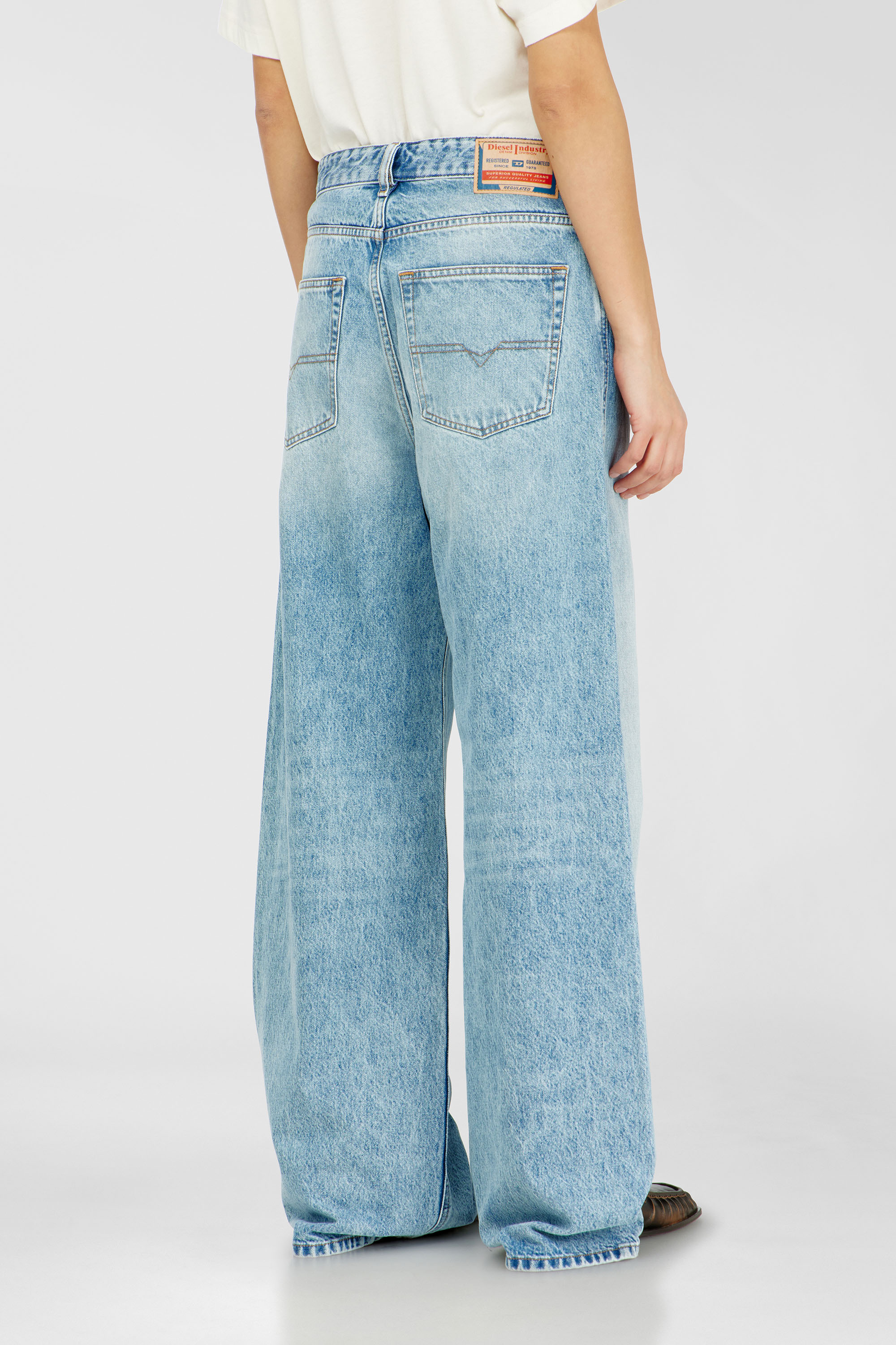 Diesel - Unisex's Relaxed Jeans 1996 D-Sire 09I29, Light Blue - 5