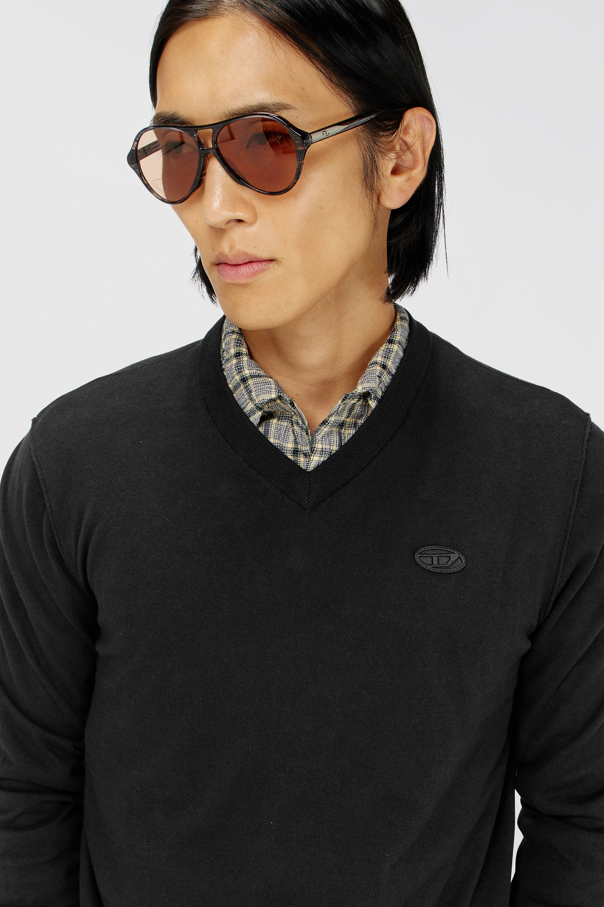 Diesel - K-FREEX-VNECK-TAG-T92, Man's Cotton knit V-neck with tonal Oval D logo in Black - 5