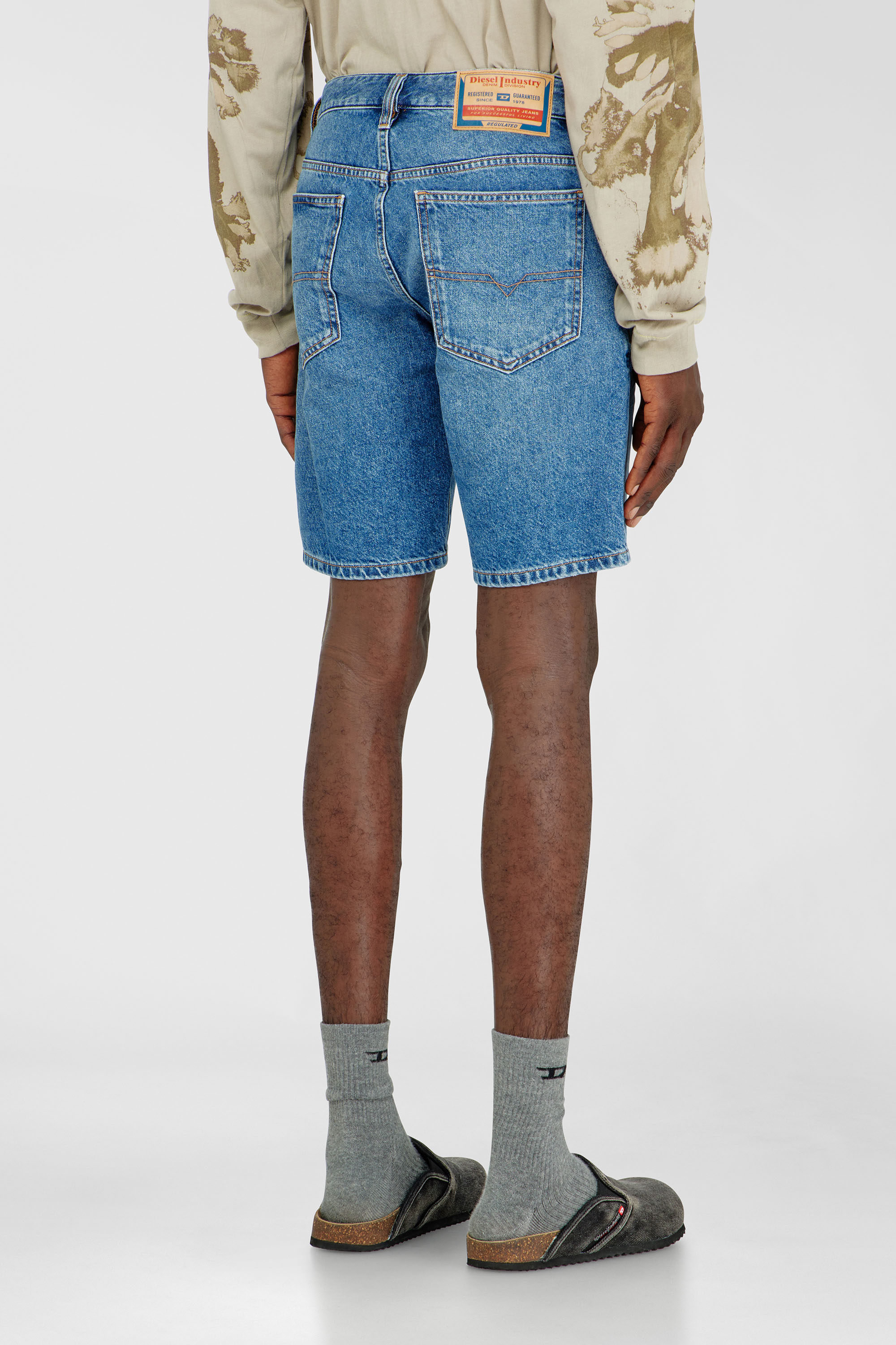 Diesel - D-FIN, Man's Slim shorts in clean-wash denim in Blue - 4